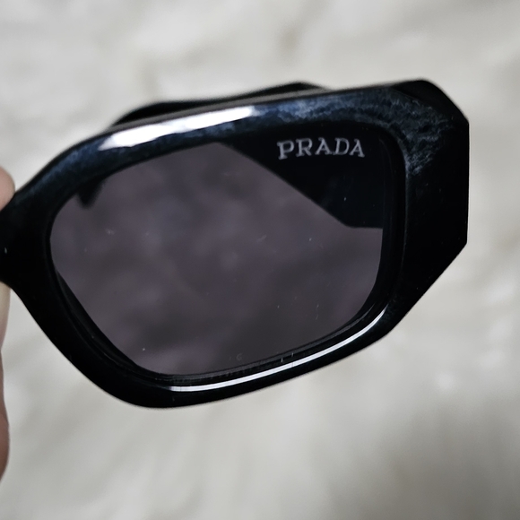 Prada Elegant Black Sunglasses - Picture 2 of 4